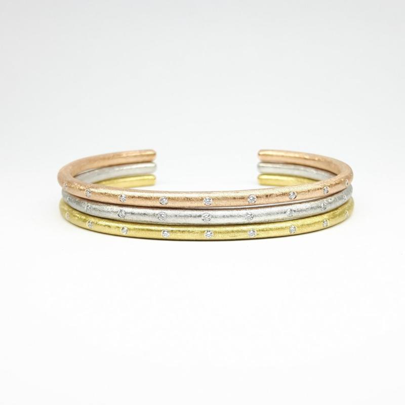 Bracelet en or rouge 18kt et 9 diamants.