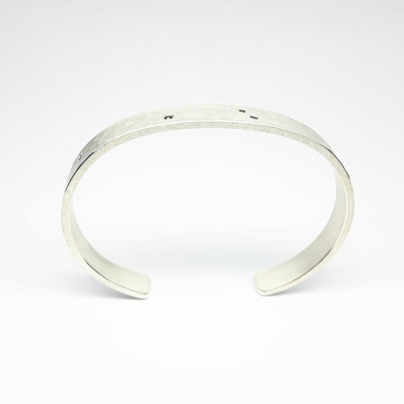 Bracelet en argent 925/- et brillants noirs. Pièce unique.