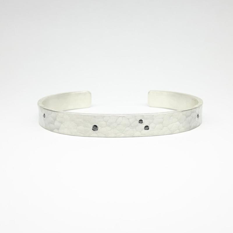 Bracelet en argent 925/- et brillants noirs. Pièce unique.
