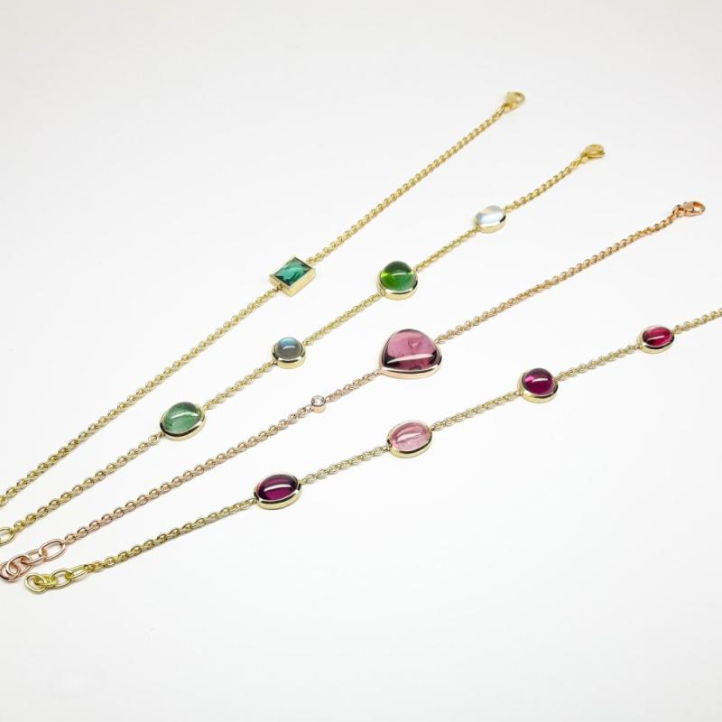 Bracelet en or jaune 18kt, tourmaline, labradorite et pierre de lune. Pièce unique.
