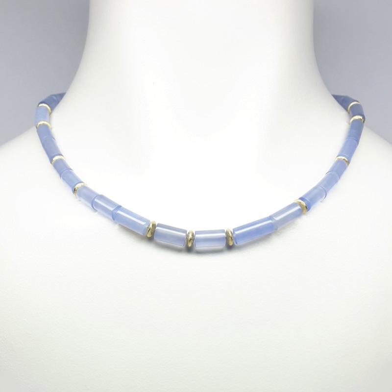 Collier en calcédoine fine et or jaune 18kt. Pièce unique.
