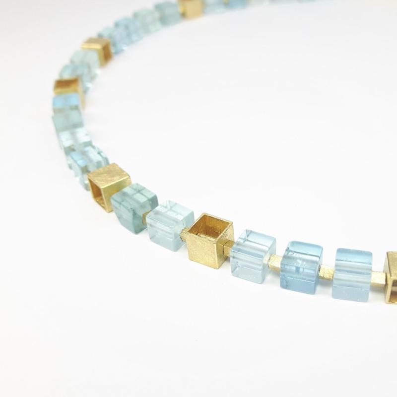 Collier en aigue-marine et or jaune 18kt. Pièce unique.