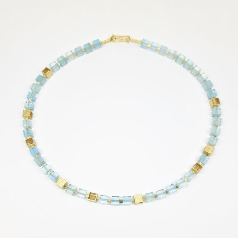 Collier en aigue-marine et or jaune 18kt. Pièce unique.