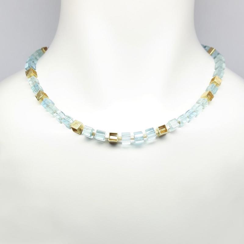 Collier en aigue-marine et or jaune 18kt. Pièce unique.