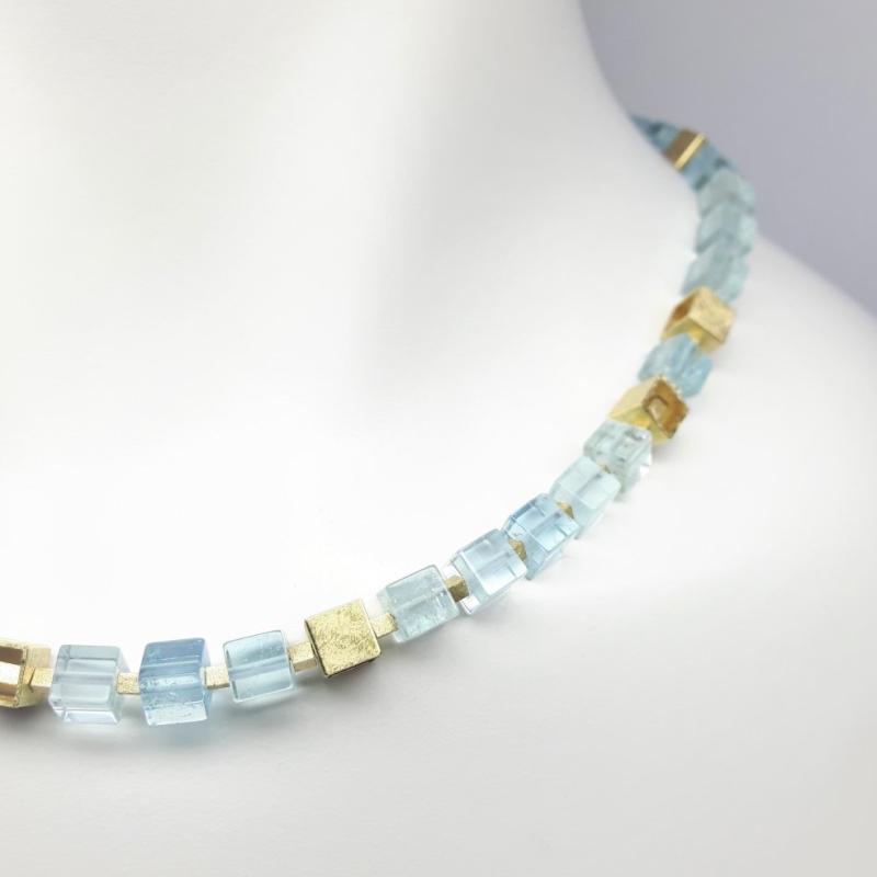 Collier en aigue-marine et or jaune 18kt. Pièce unique.