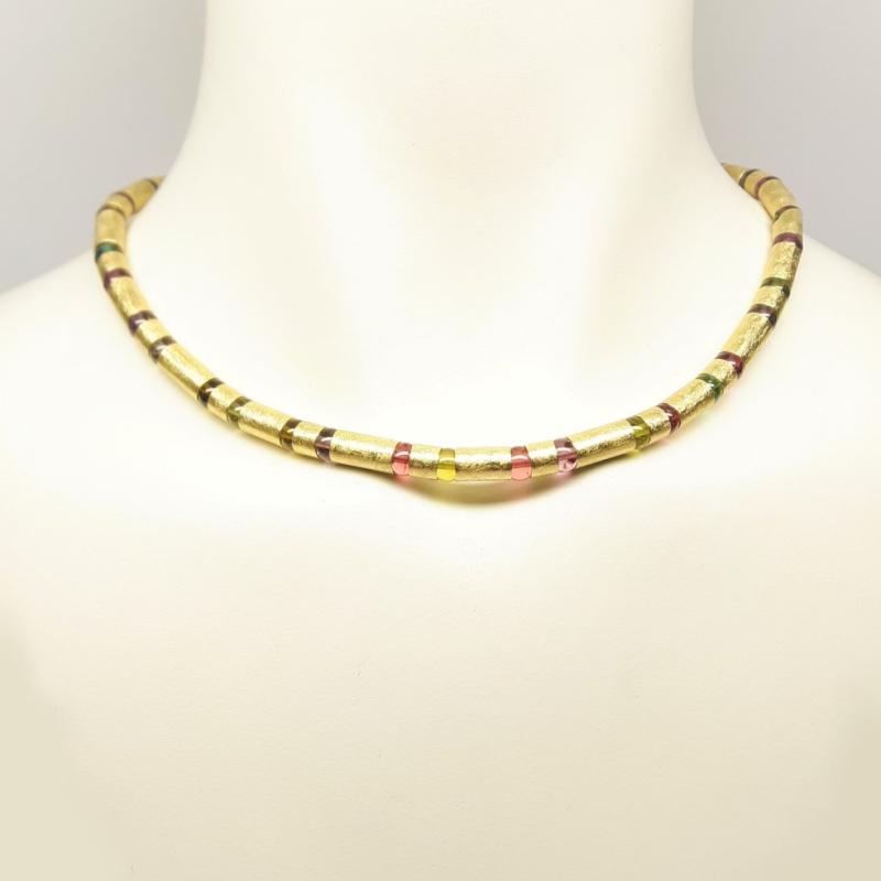 Collier en or jaune 18kt et boules en tourmaline de très belle qualité. Pièce unique.