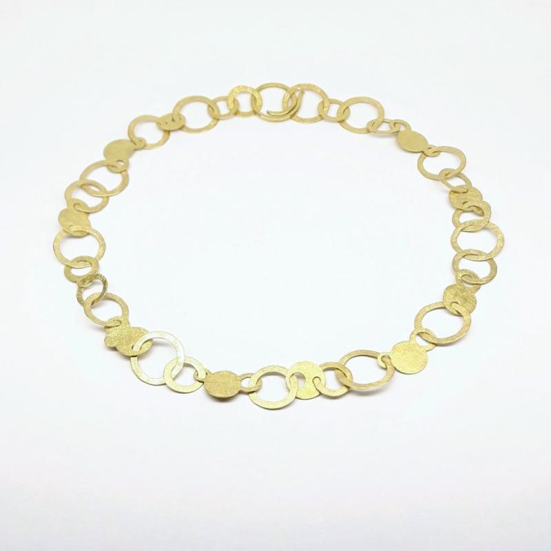Collier en or jaune 18kt, martelé à la main. Pièce unique.