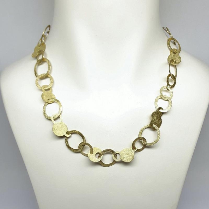 Collier en or jaune 18kt, martelé à la main. Pièce unique.