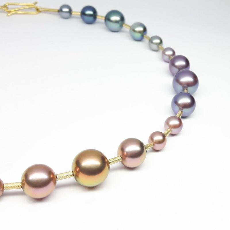 Collier en perles de Tahiti, perles des mers du Sud et Edison. Or jaune 18kt. Pièce unique.
