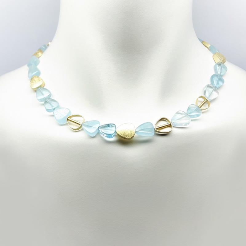 Collier en or jaune 18kt et aigue-marine. Pièce unique.