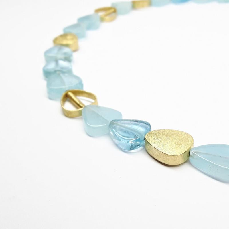 Collier en or jaune 18kt et aigue-marine. Pièce unique.