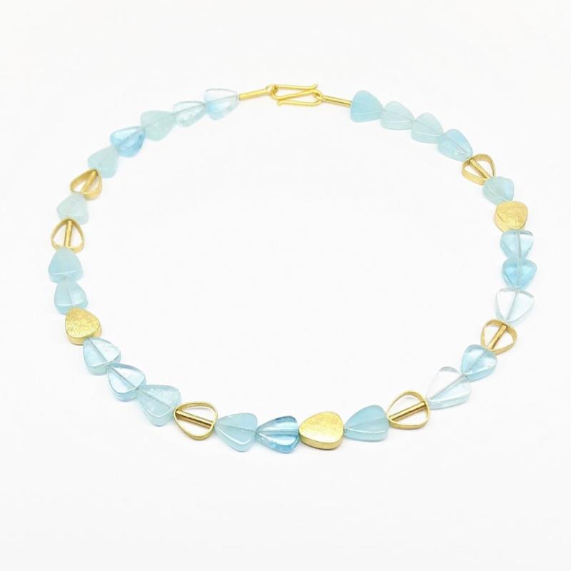 Collier en or jaune 18kt et aigue-marine. Pièce unique.