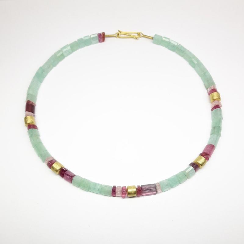 Collier en aigue-marine, tourmaline rose et or jaune 18kt. Pièce unique.