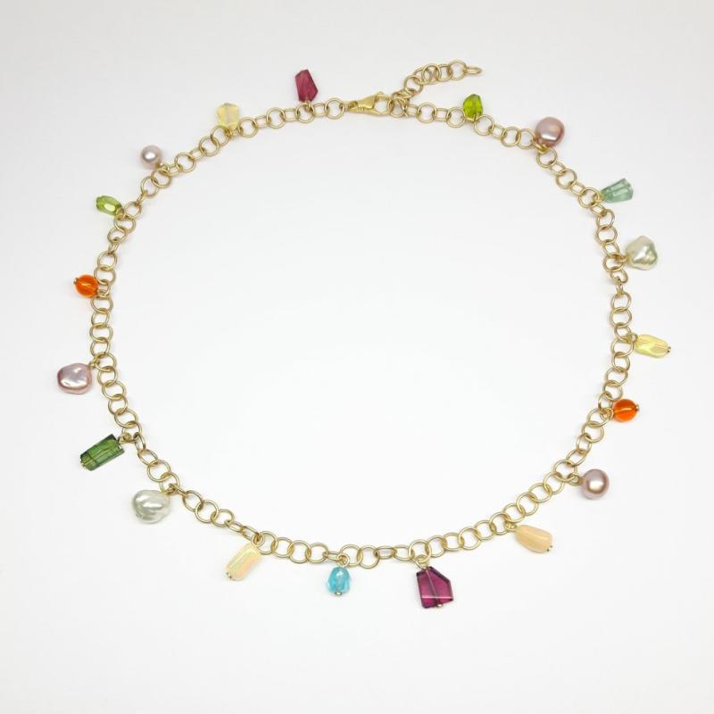 Collier en or jaune 18kt, tourmaline, opale, péridot, apatite et perles. Pièce unique.
