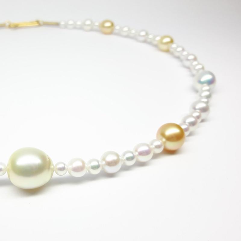 Collier en perles d’eau douce, perles Ming, perles de Mers du Sud et or jaune 18kt. Pièce unique.