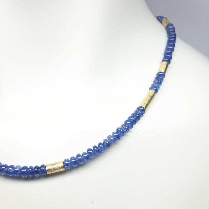Collier en saphir et or jaune 18kt. Pièce unique.