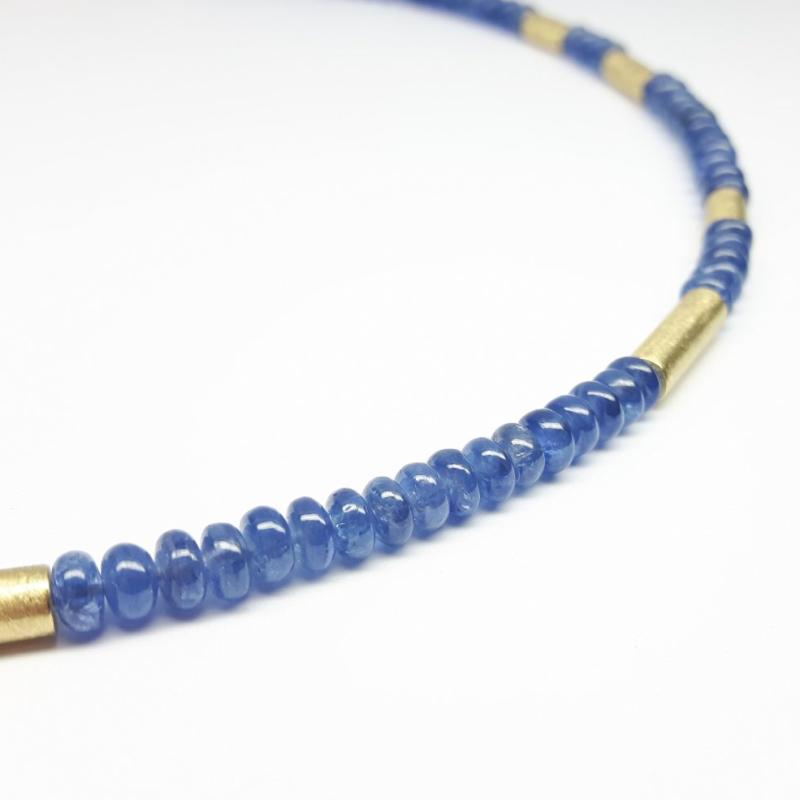 Collier en saphir et or jaune 18kt. Pièce unique.