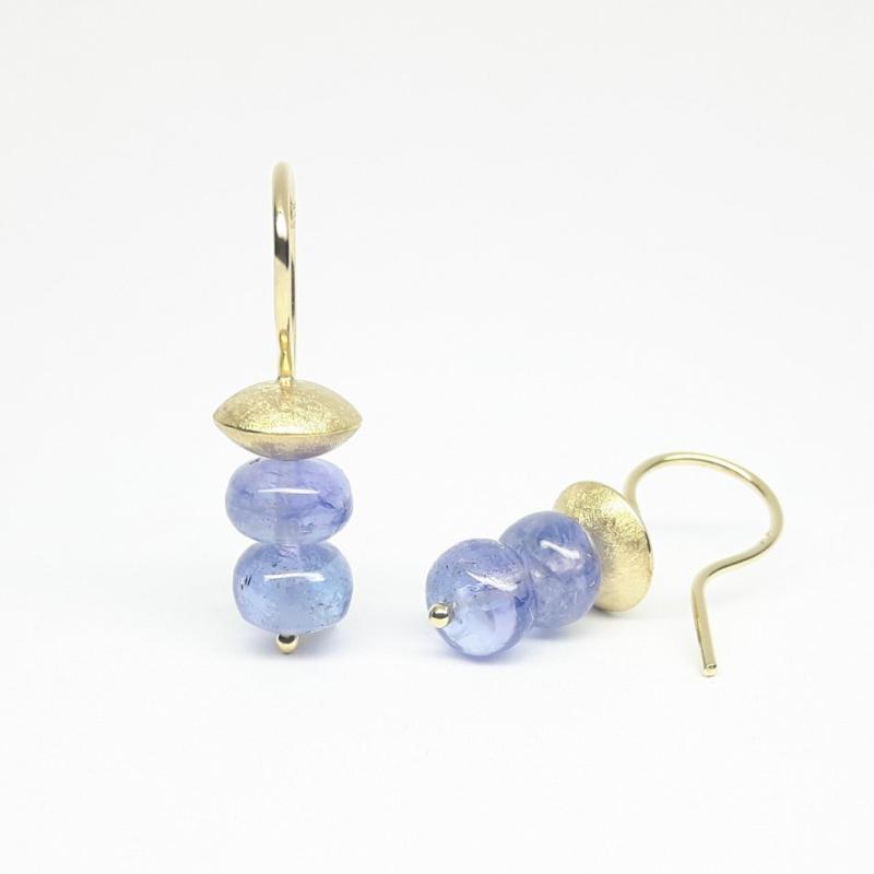 Boucles d'oreilles en or jaune 18kt et tanzanite. Pièce unique.