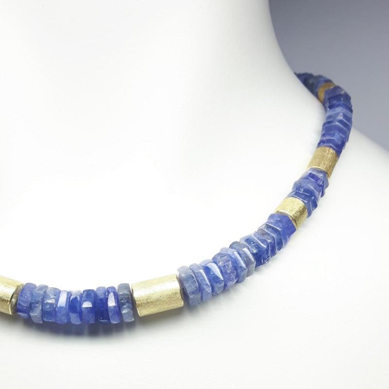 Collier en or jaune 18kt et tanzanite 216ct. Pièce unique.