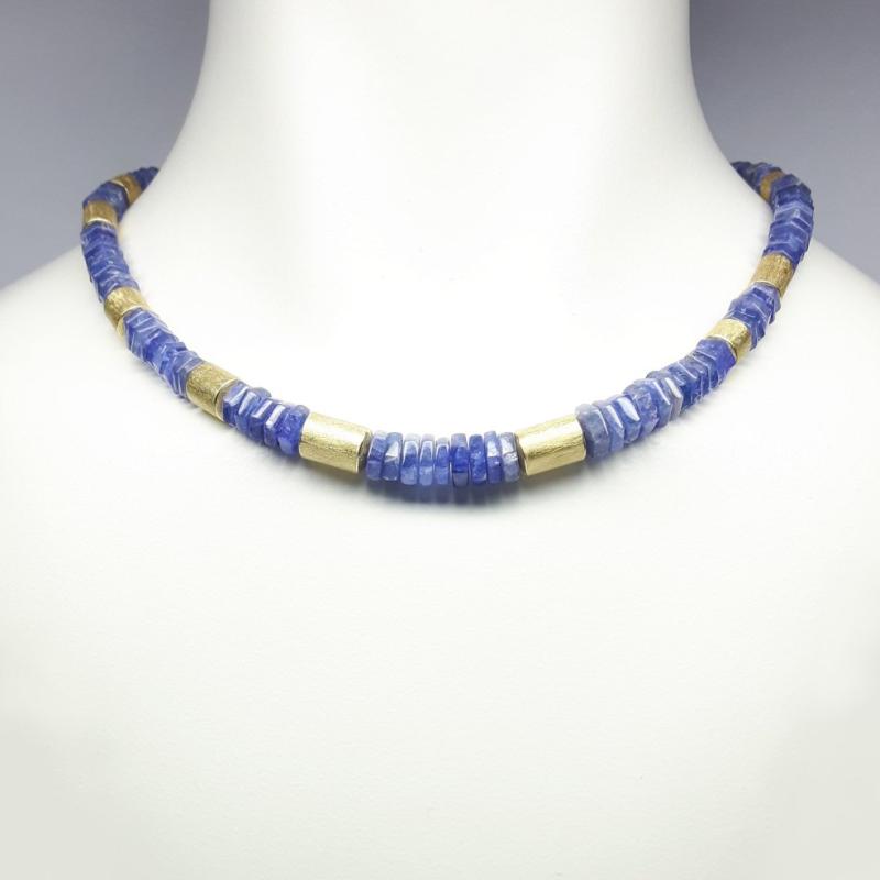 Collier en or jaune 18kt et tanzanite 216ct. Pièce unique.