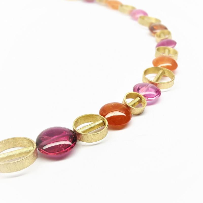 Collier en or jaune 18kt,tourmaline rose, grenat mandarin et améthyste. Pièce unique.