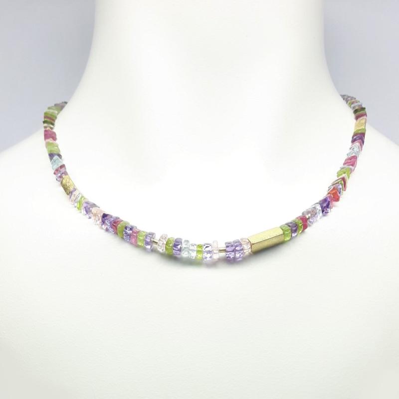 Collier en or jaune 18kt, tourmaline, améthyste, morganite, aigue-marine, pédidot et tsavorite. Pièce unique.
