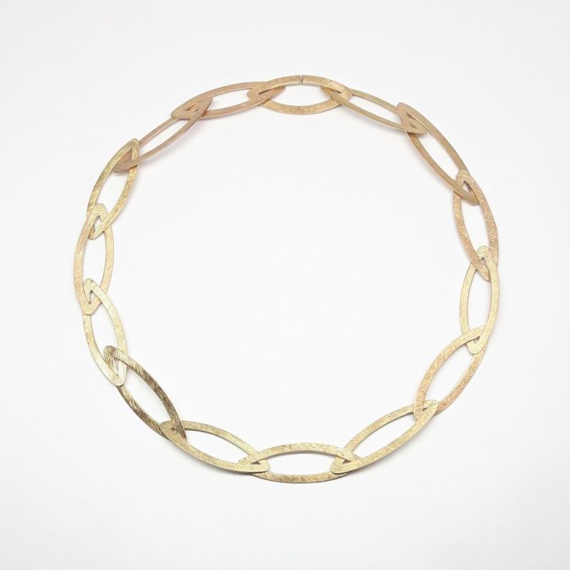Collier en or rose 18kt martelé. Pièce unique.