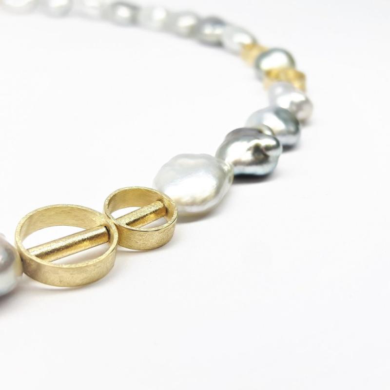 Collier en perles keshi Tahiti et or jaune 18kt. Pièce unique.