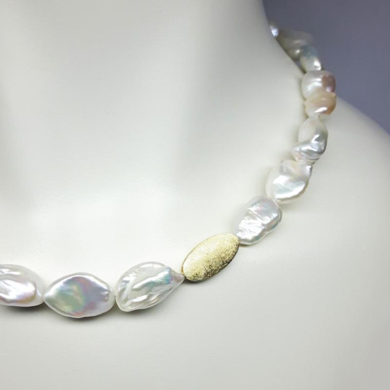Collier en perles de culture d'eau douce késhi et or jaune 18kt. Pièce unique.