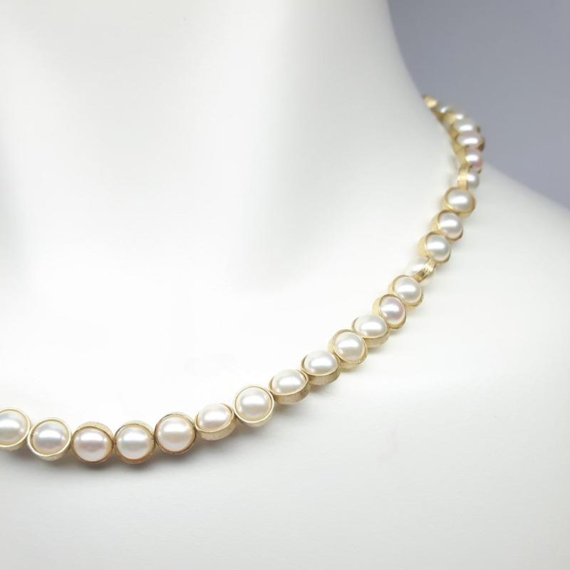 Collier en or jaune 18kt et perles akoya Ø6-6,5mm.