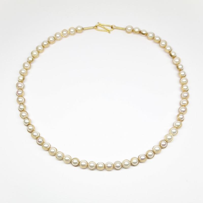 Collier en or jaune 18kt et perles akoya Ø6-6,5mm.