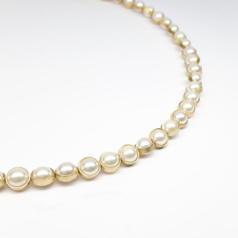 Collier en or jaune 18kt et perles akoya Ø6-6,5mm.