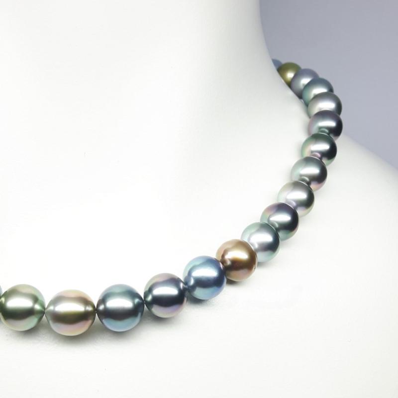 Collier en perles de Tahiti uniques Ø9-11mm et or jaune 18kt.