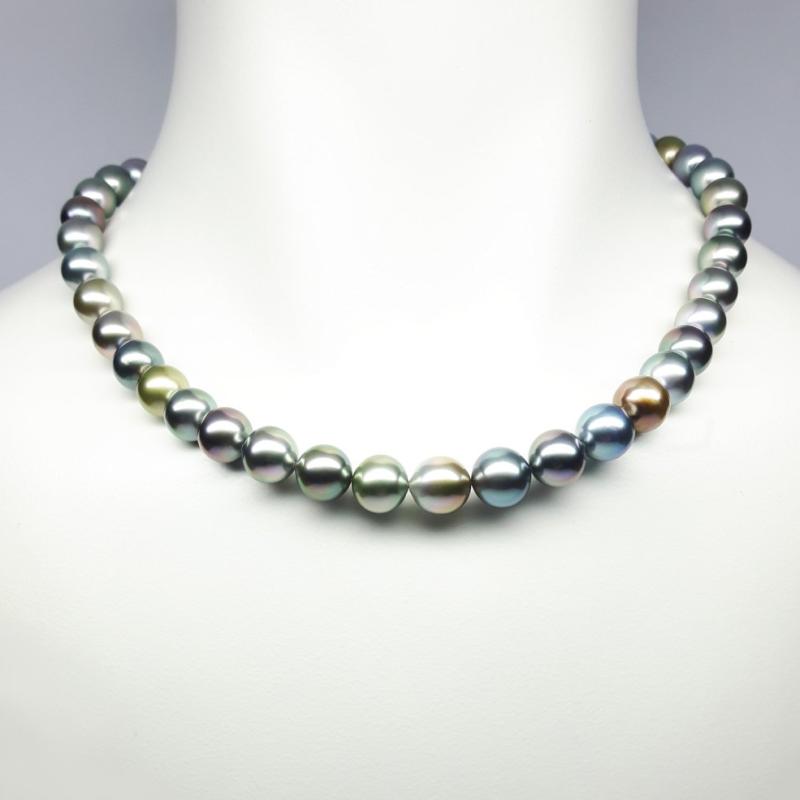 Collier en perles de Tahiti uniques Ø9-11mm et or jaune 18kt.