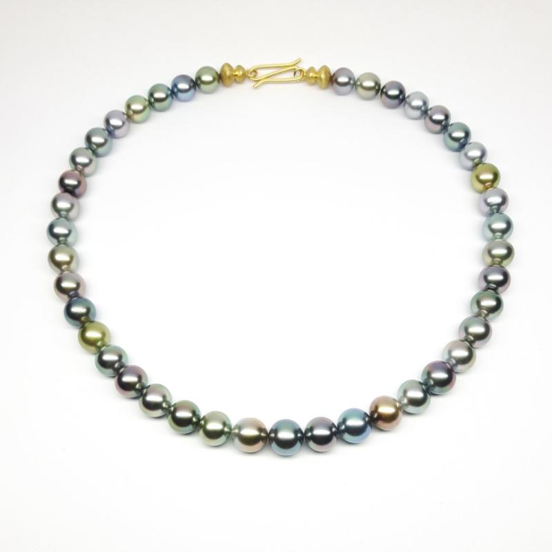 Collier en perles de Tahiti uniques Ø9-11mm et or jaune 18kt.