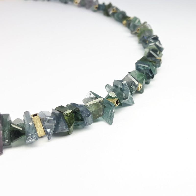 Collier en or jaune 18kt et tourmaline facettée. Pièce unique.