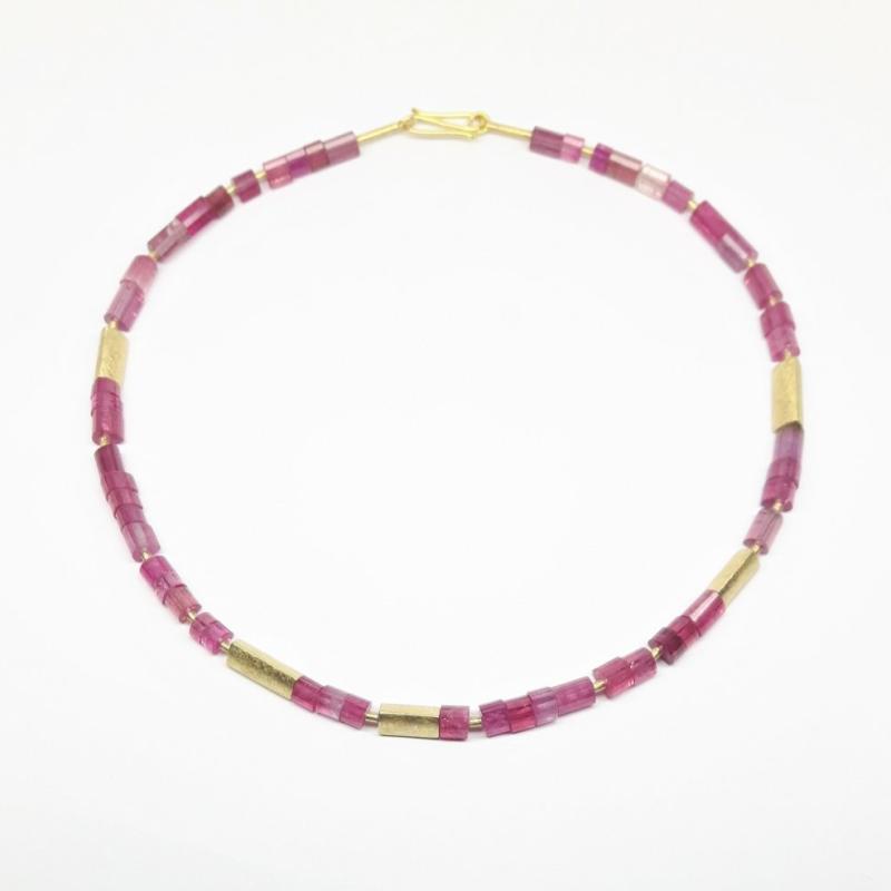 Collier en tourmaline rose et or jaune 18kt. Pièce unique.