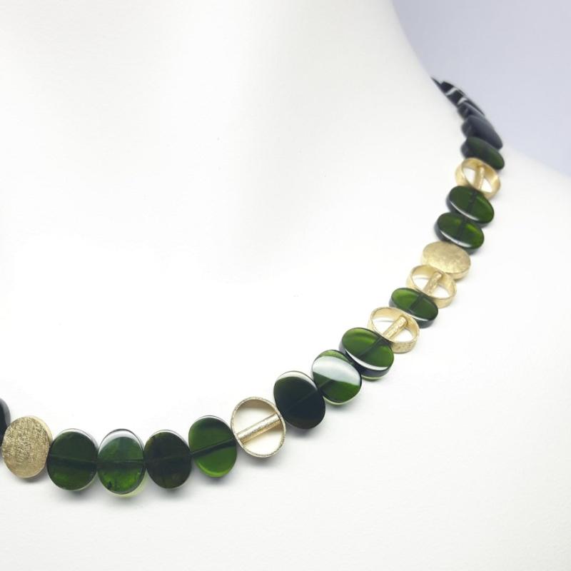 Collier en or jaune 18kt et tourmaline verte. Pièce unique.