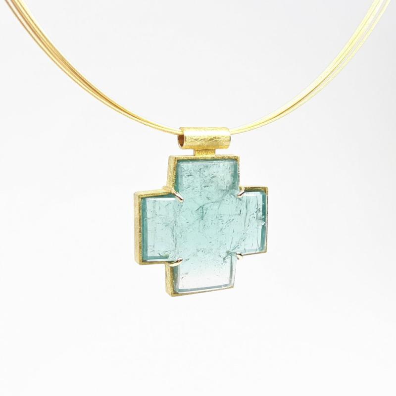 Croix en tourmaline indigolite et or jaune 18kt. Pièce unique.