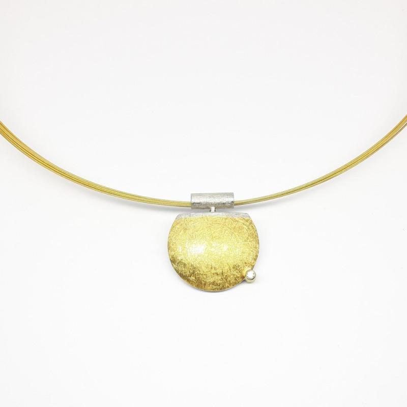 Pendentif en argent 925/-, or fin, or jaune 18kt et diamant.
