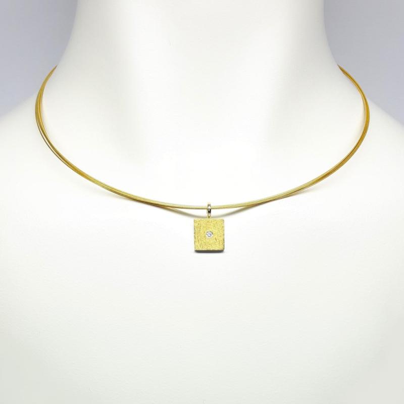 Pendentif en or fin, or jaune 18kt, argent 925-. et diamant.