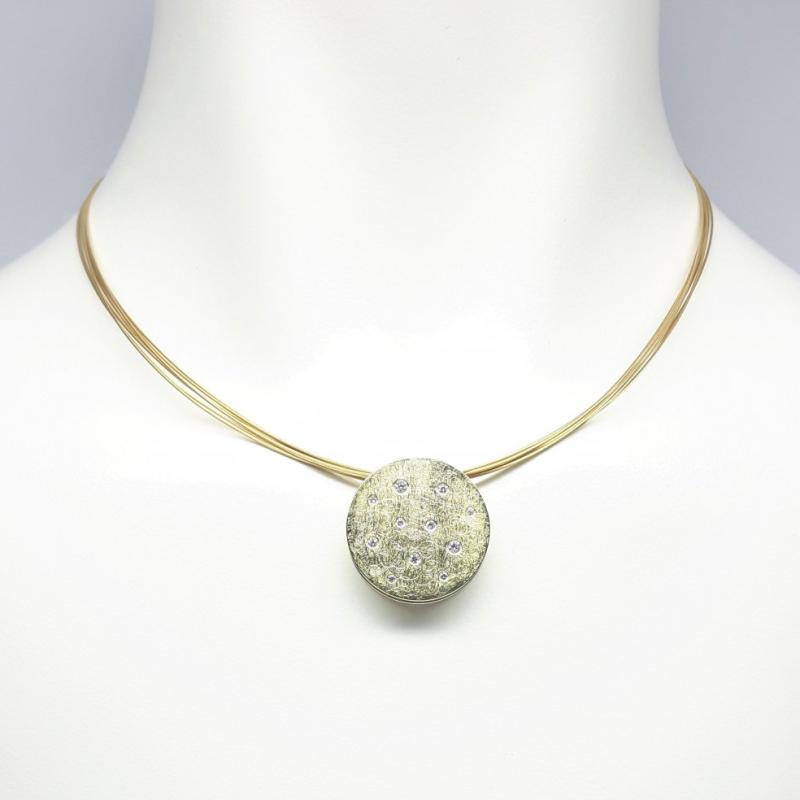 Pendentif Ø24mm en or jaune 18kt et 11 brillants.