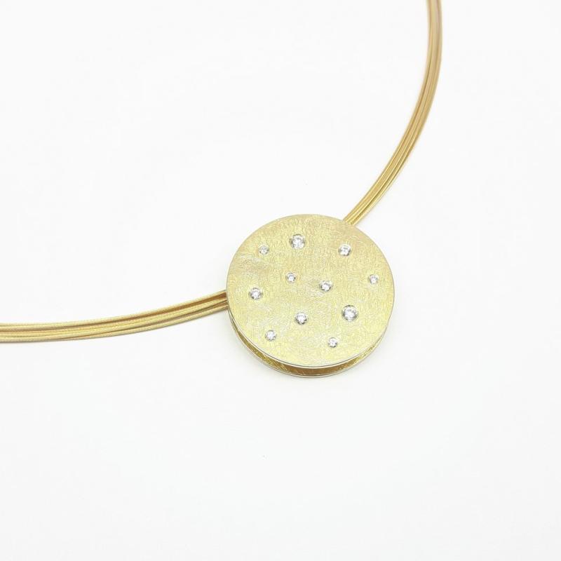 Pendentif Ø24mm en or jaune 18kt et 11 brillants.