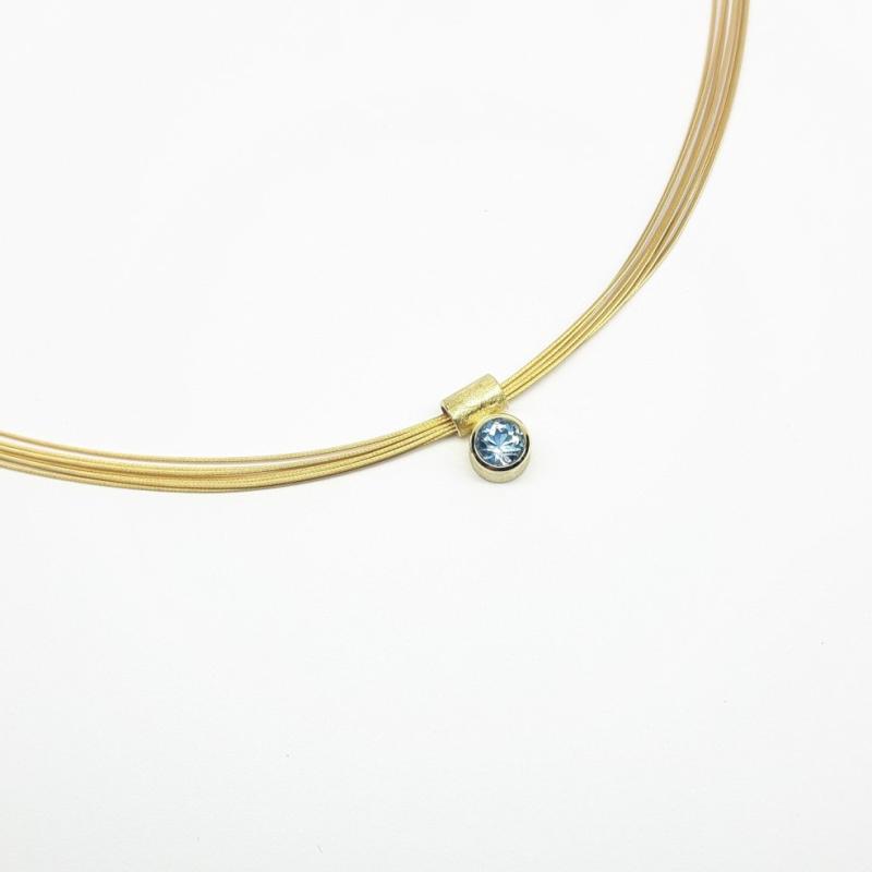 Pendentif en or jaune 18kt et aigue-marine Ø5mm.