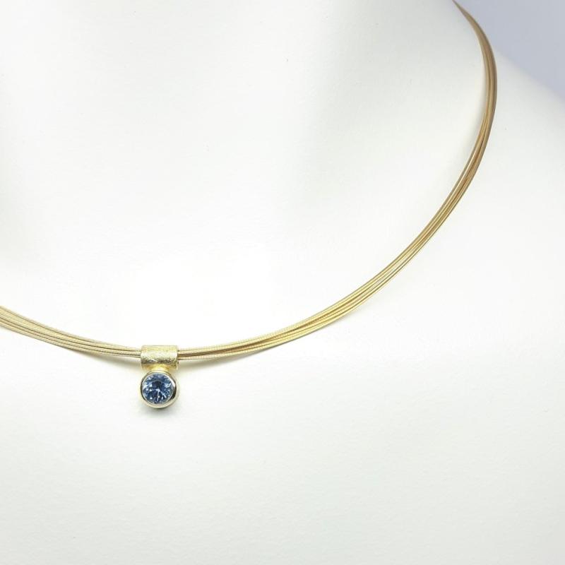 Pendentif en or jaune 18kt et aigue-marine Ø5mm.