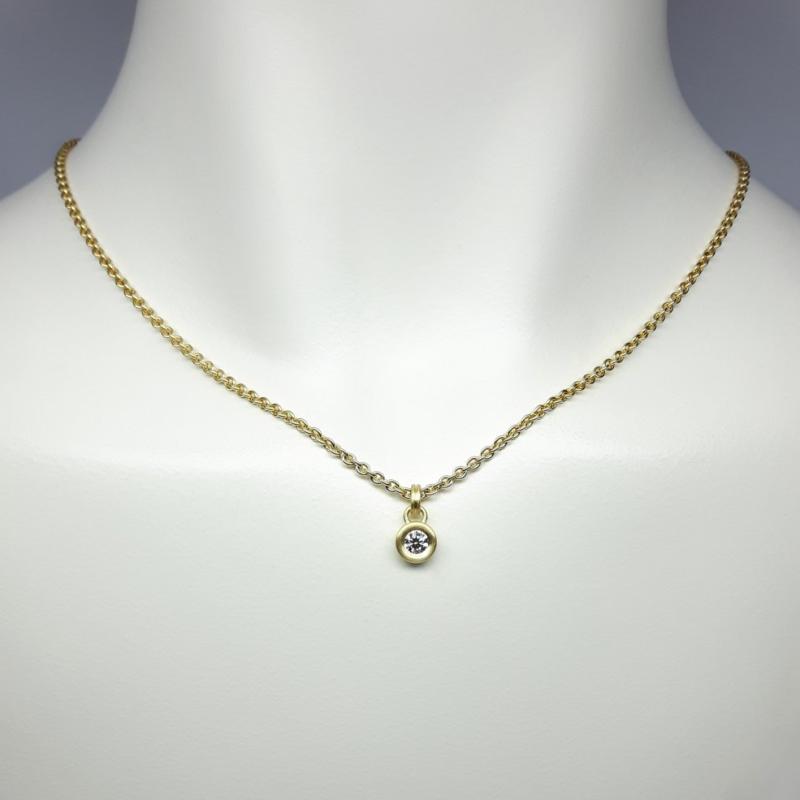 Pendentif en or jaune et brillant Ø4mm 0,25ct.