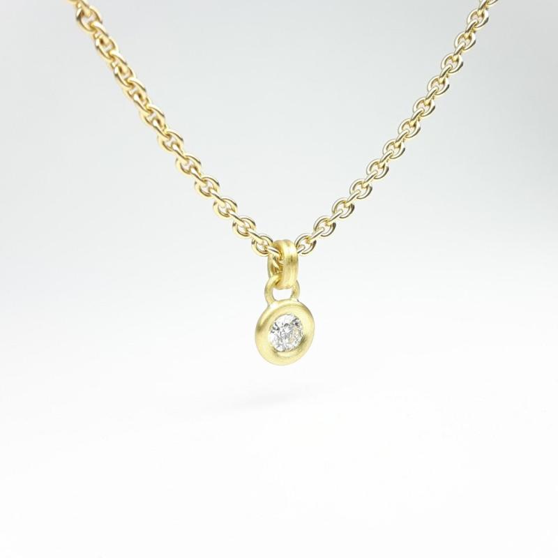 Pendentif en or jaune et brillant Ø4mm 0,25ct.