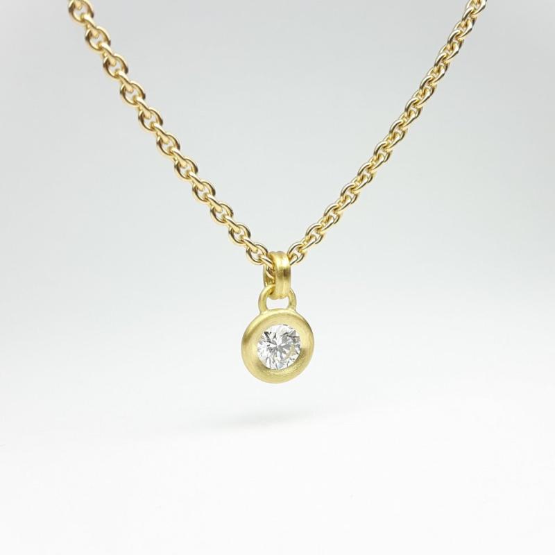Pendentif en or jaune 18kt et brillant Ø5.07mm 0.50ct.