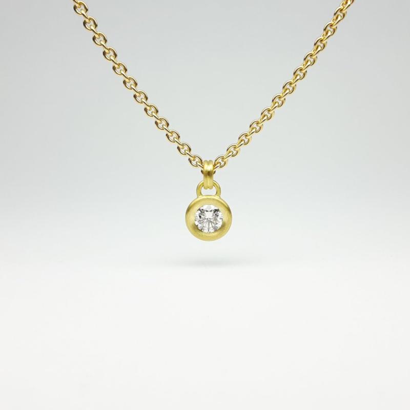 Pendentif en or jaune 18kt et brillant Ø5.07mm 0.50ct.