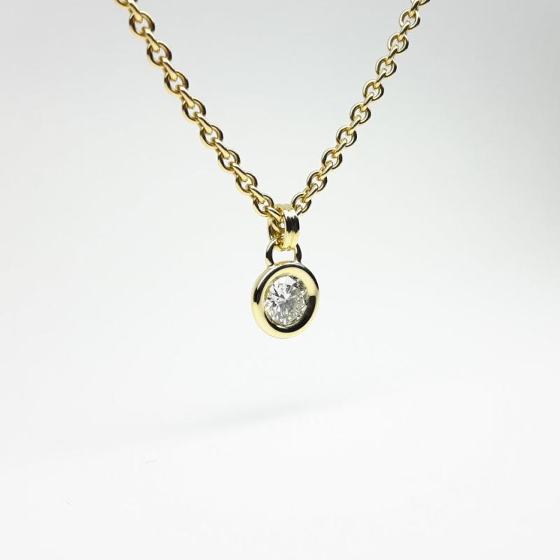 Pendentif en or jaune 18kt et brillant Ø6.09mm 0,84ct.